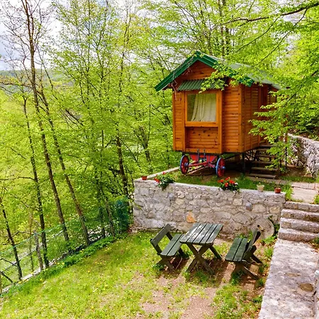 Brvnara Nomad Tri Zvezde Alpesi faház *